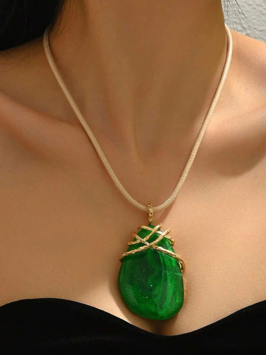 Vintage Gold Geometric Resin Pendant Necklace