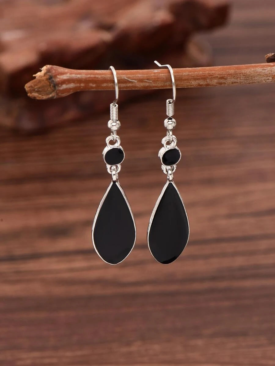 Fashionable Earrings Pair