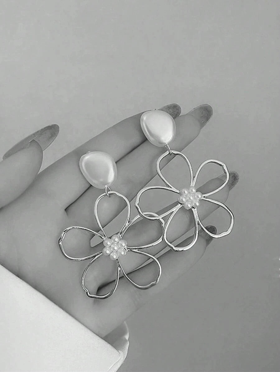 Geometric Faux Pearl Petal Earrings