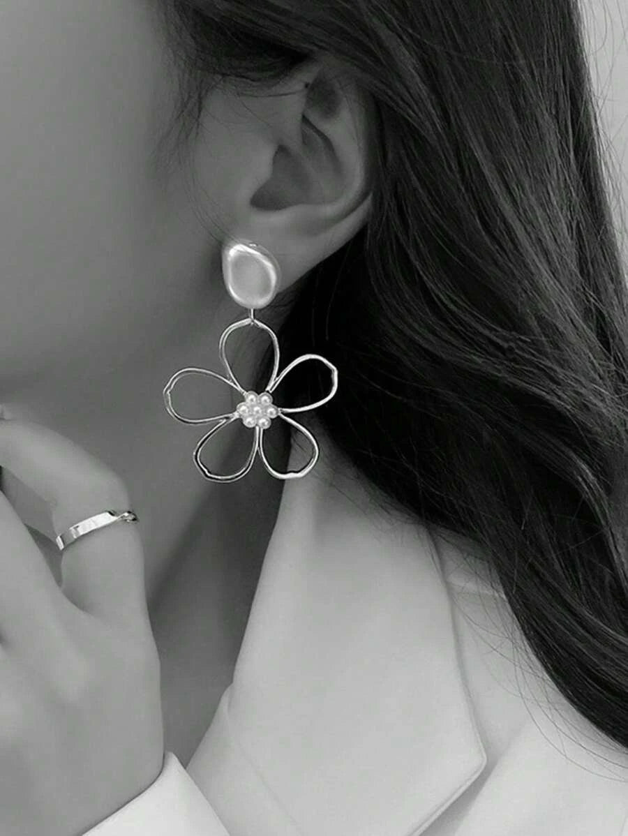 Geometric Faux Pearl Petal Earrings