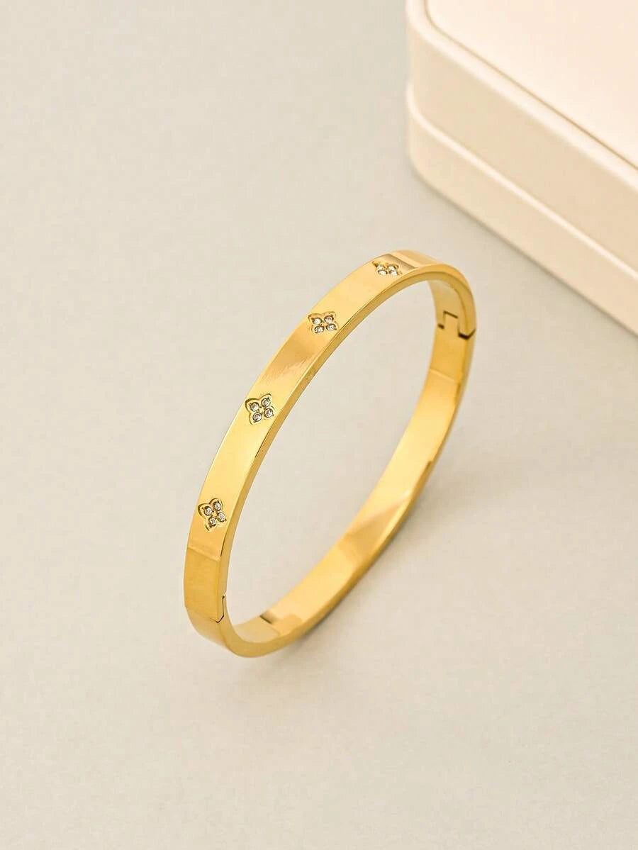 Gold Clover Bracelet Set