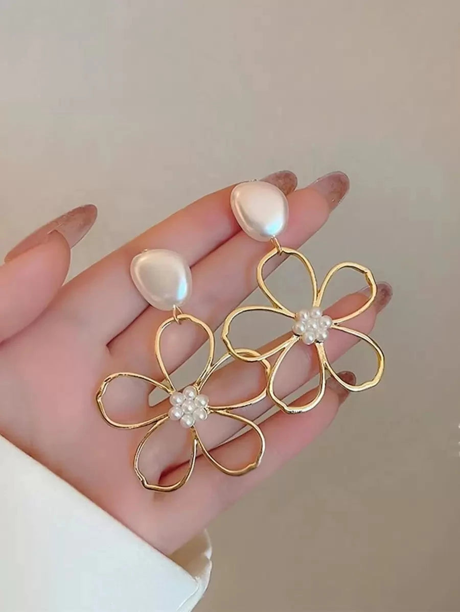 Geometric Faux Pearl Petal Earrings