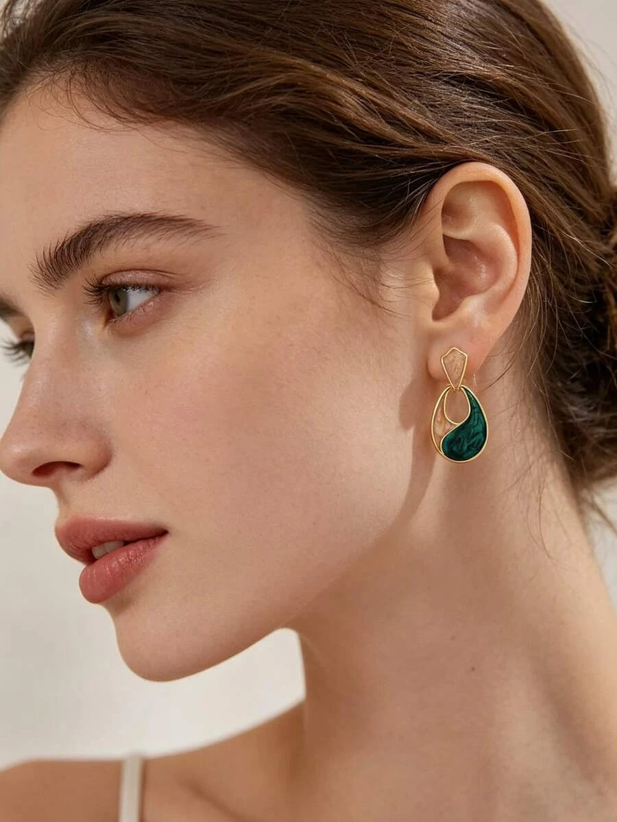Minimalist Teardrop Earrings