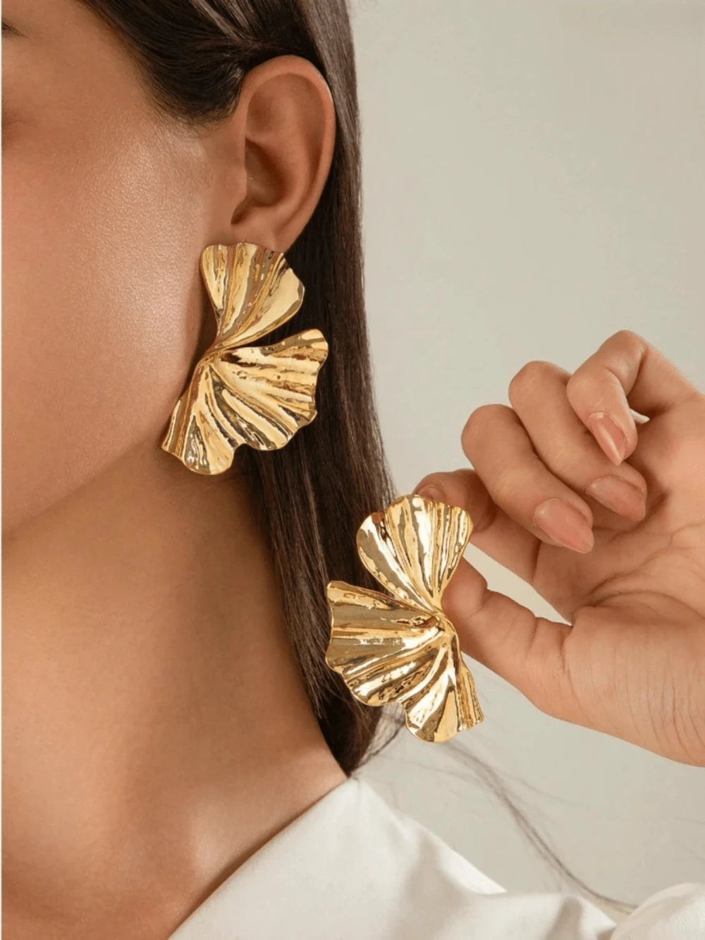 Retro Geometric Metal Leaf Earrings