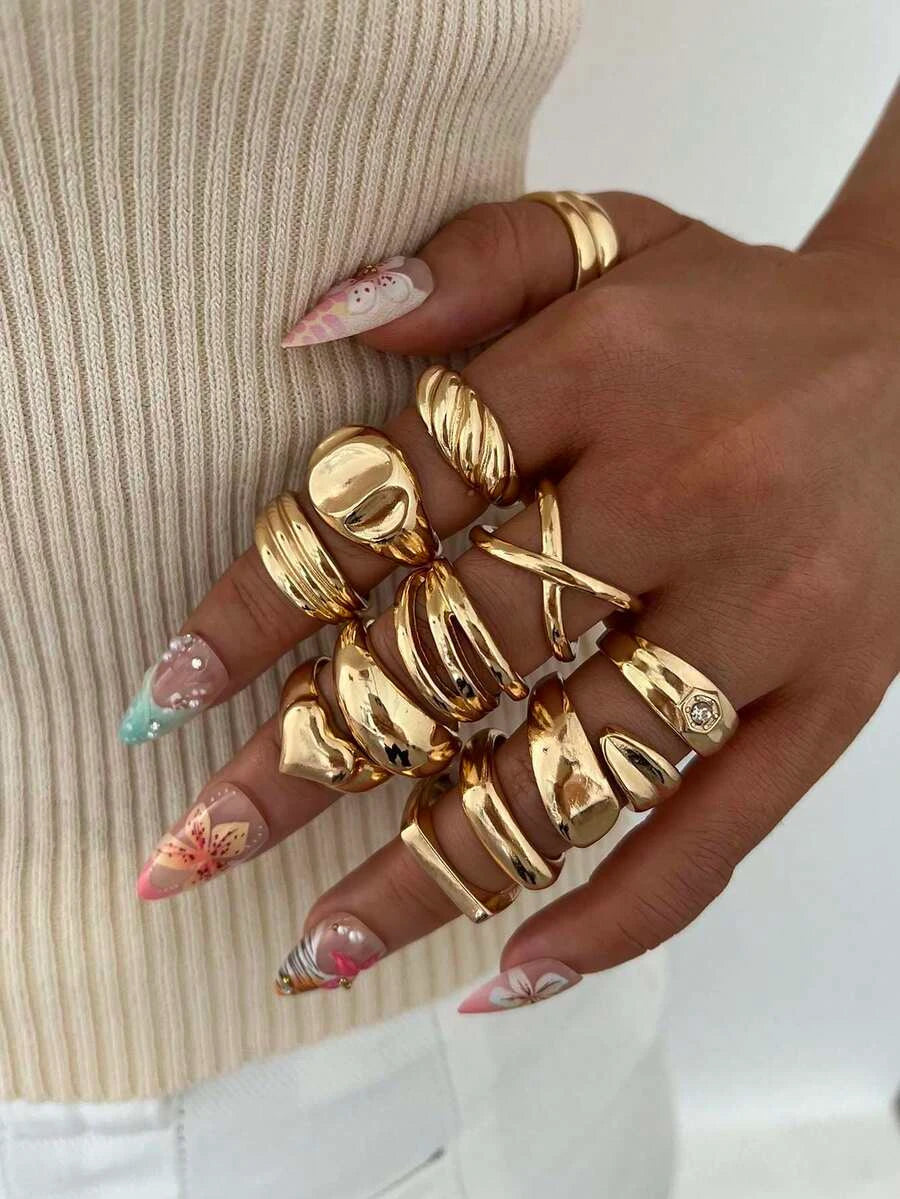 12pcs Vintage Old Money Style Elegant Geometric Hollow Heart Wave Line Design Rings Set For Women Daily Wear