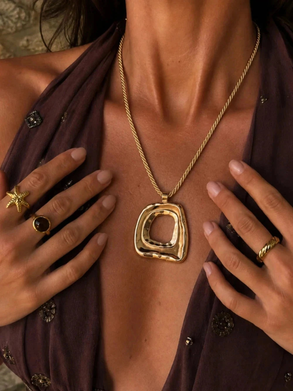 Geometric Pendant Twisted Chain Necklace