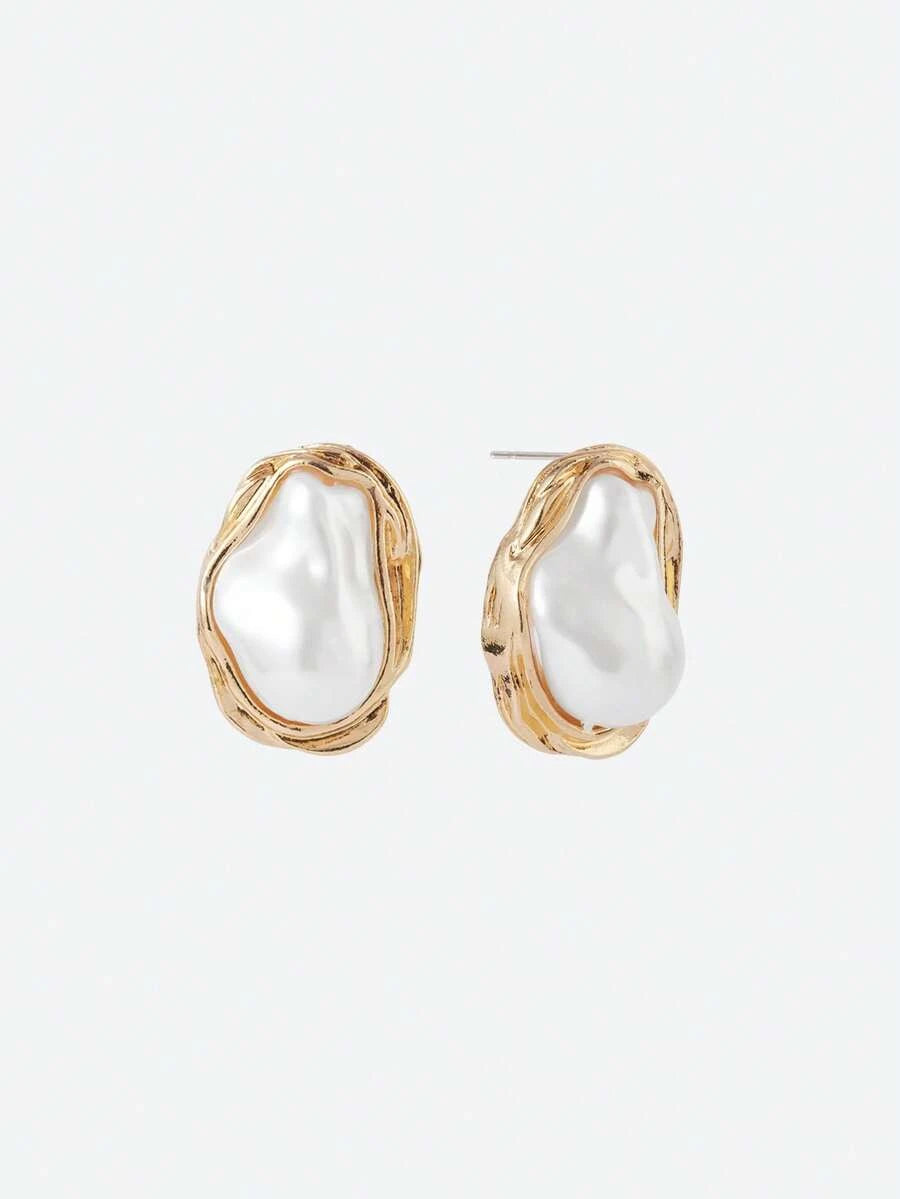 Vintage Elegant Pearl Stud Earrings