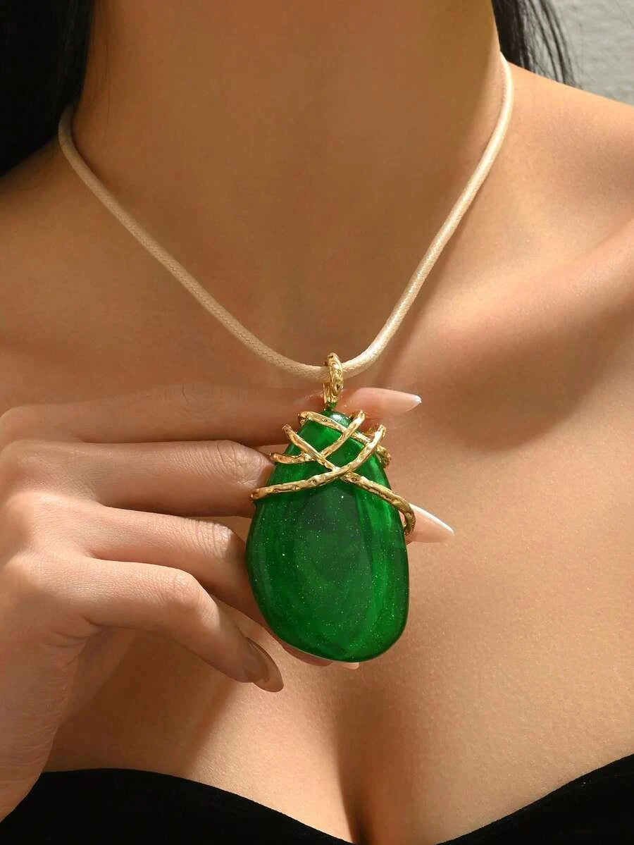 Vintage Gold Geometric Resin Pendant Necklace