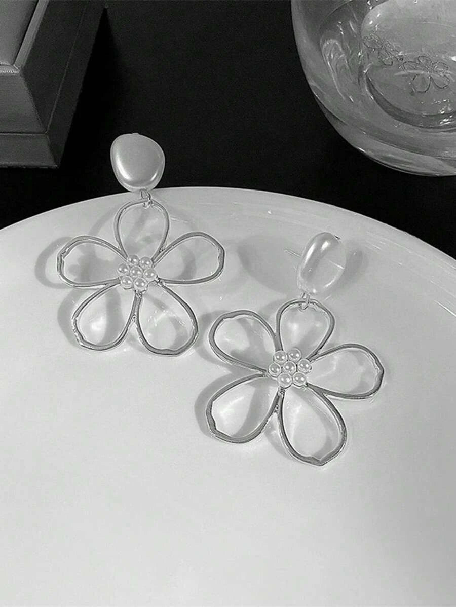 Geometric Faux Pearl Petal Earrings