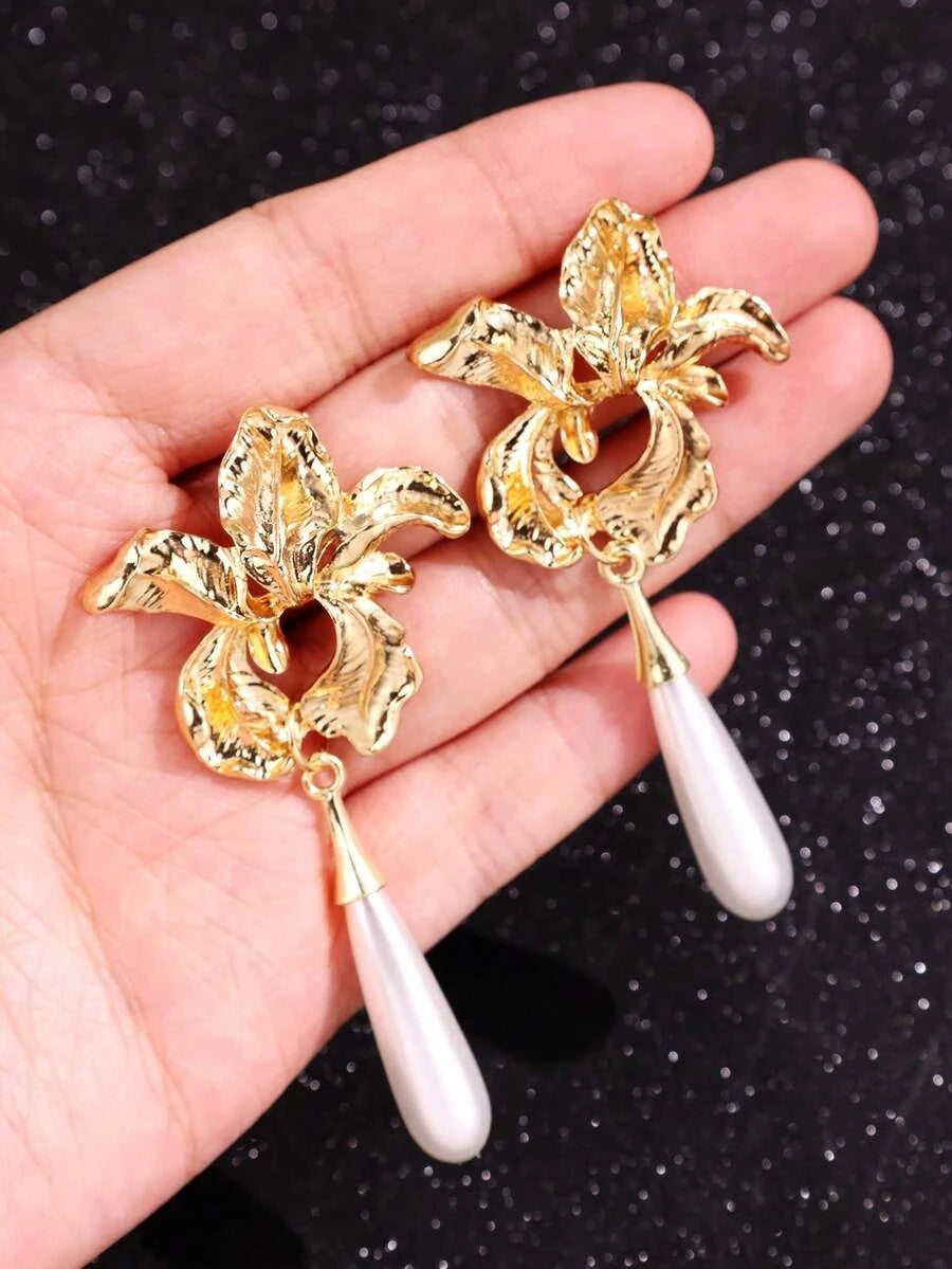 Vintage Floral Pearl Bridal Earrings