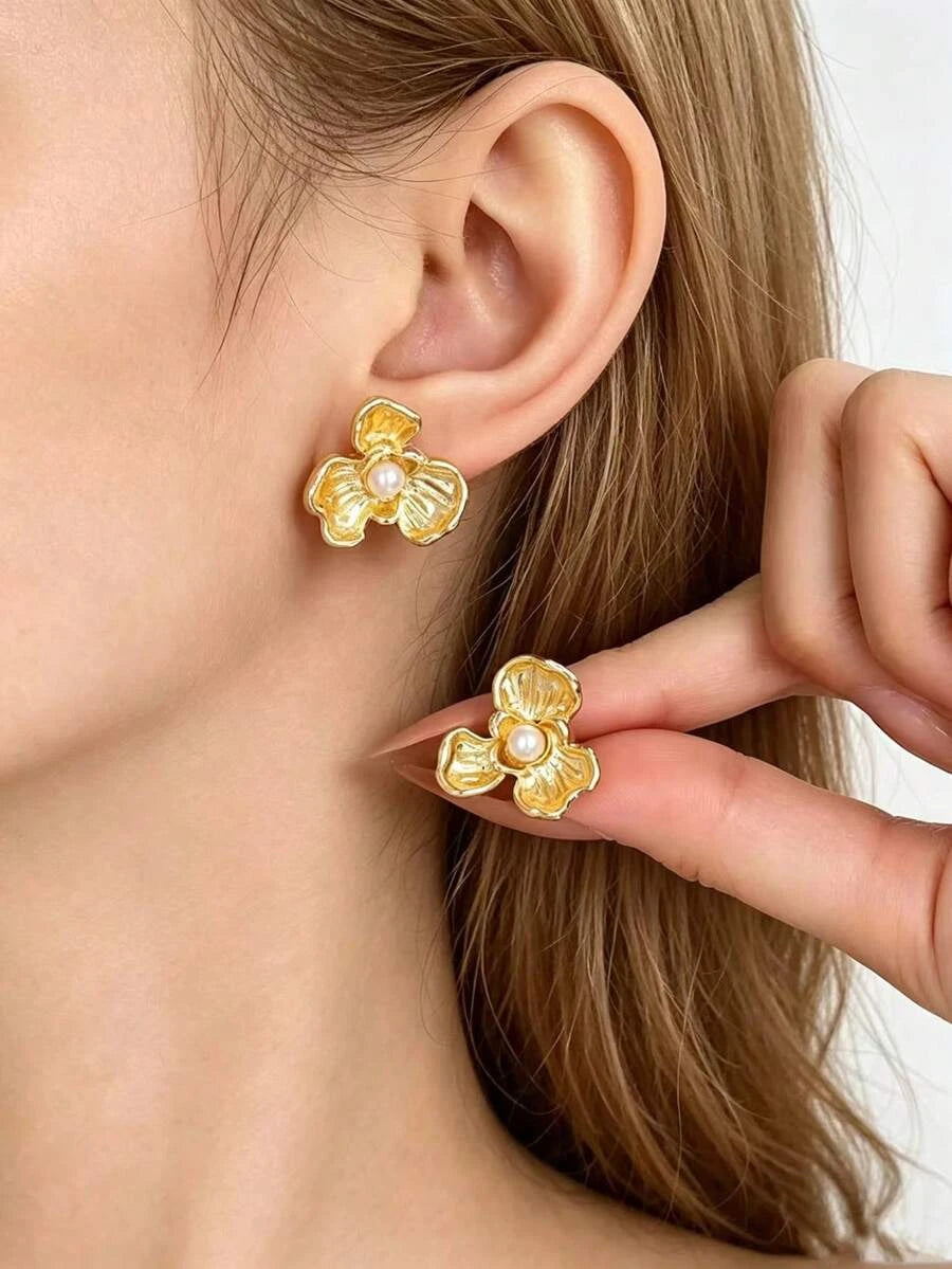 Flower Shaped Faux Pearl Stud Earrings