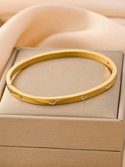 Minimalist Floral Stainless Steel Gold Bracelet Set