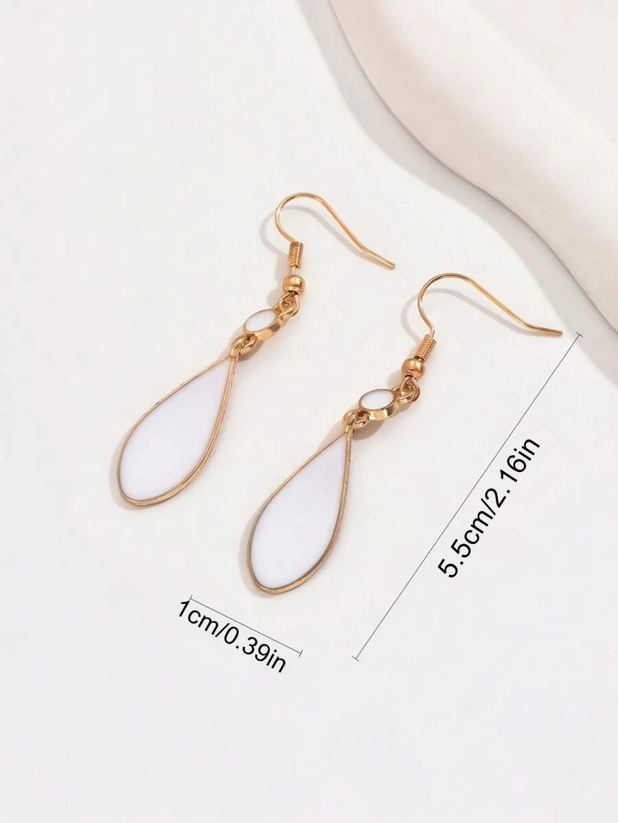 Fashionable Earrings Pair