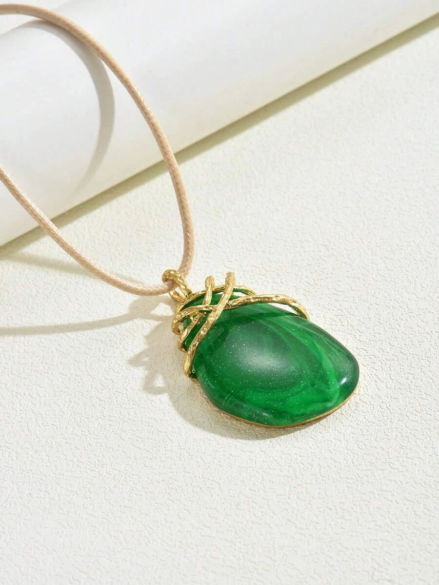 Vintage Gold Geometric Resin Pendant Necklace