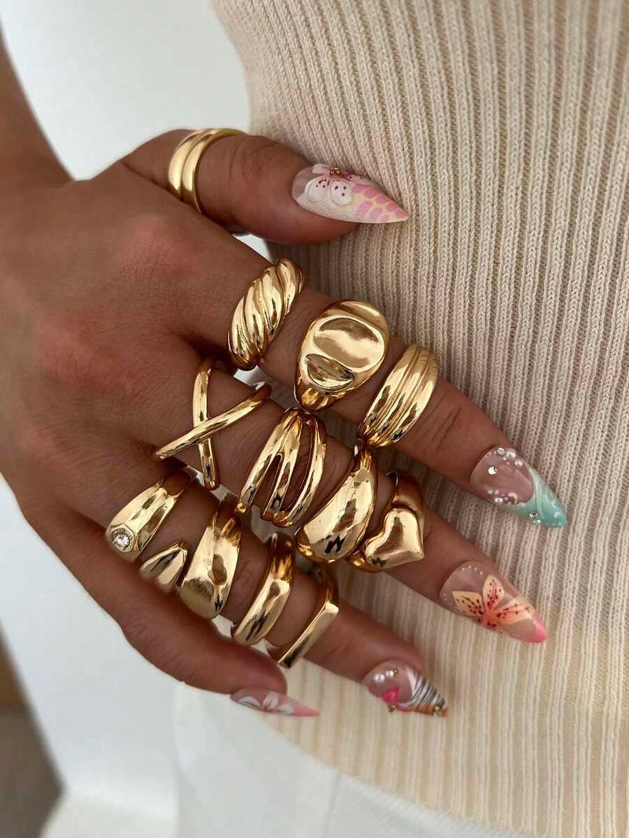 12pcs Vintage Old Money Style Elegant Geometric Hollow Heart Wave Line Design Rings Set For Women Daily Wear