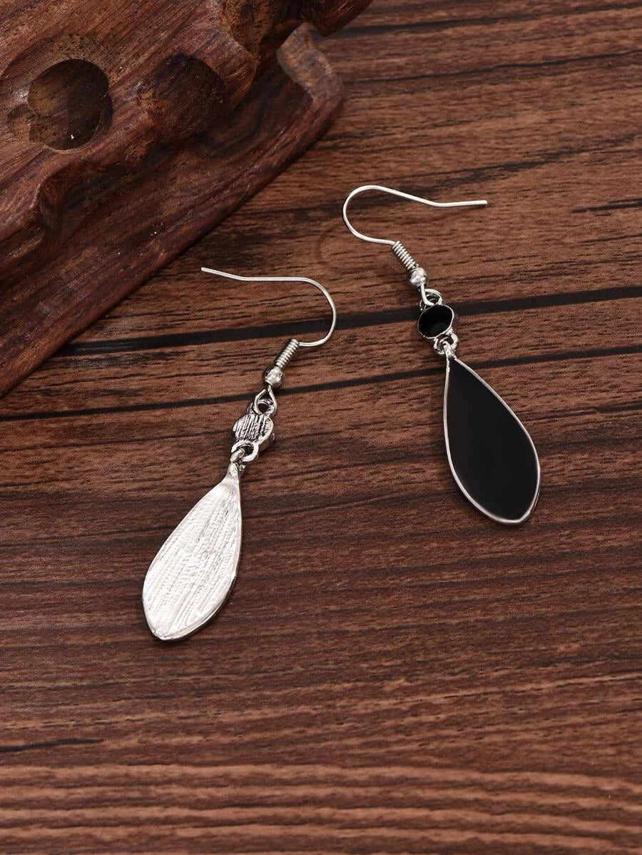 Fashionable Earrings Pair