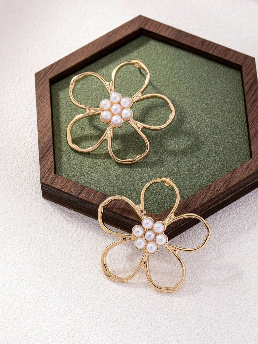 Geometric Faux Pearl Petal Earrings