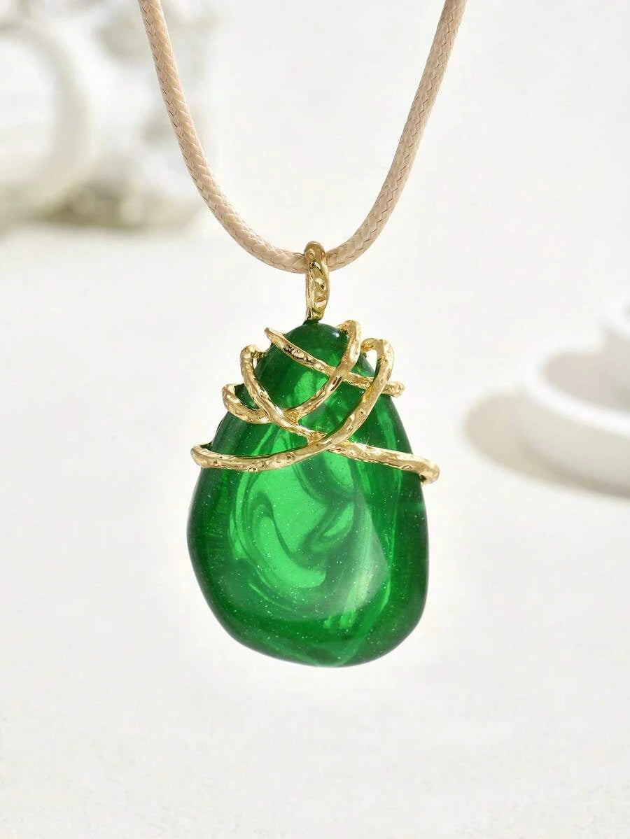 Vintage Gold Geometric Resin Pendant Necklace